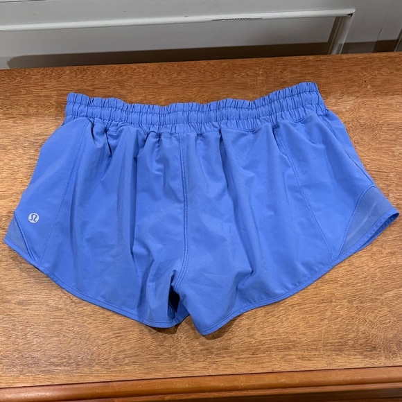 Lululemon Hotty Hot Low-Rise Lined Short 2.5" Blue Nile - Picture 5 of 7